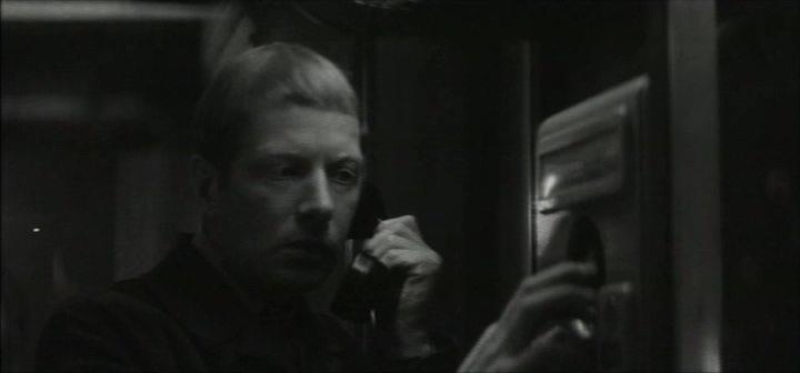 Кадр из фильма Вид на жительство (1972)