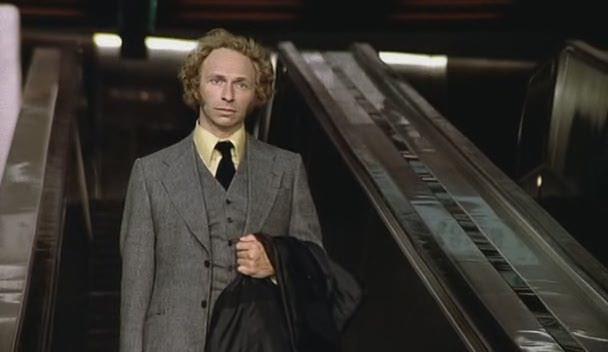 Кадр из фильма Высокий блондин в черном ботинке / Grand blond avec une chaussure noire, Le (1972)