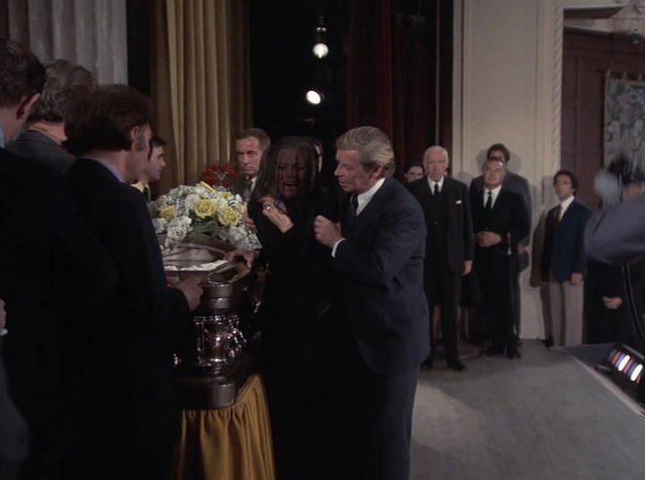Кадр из фильма Коломбо: Из любви к искусству / Columbo: Dagger of the Mind (1972)