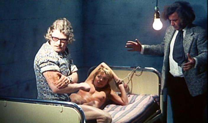 Кадр из фильма Живой товар / Die Mädchenhändler (1972)