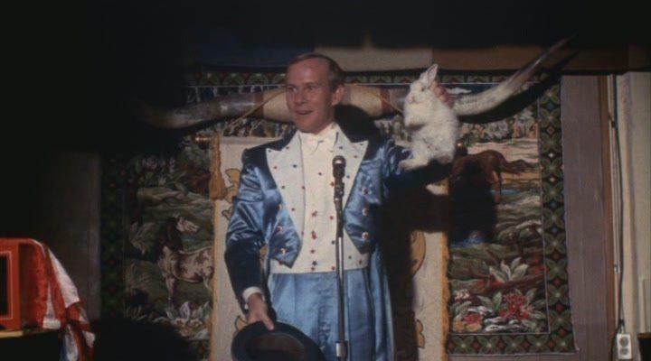 Кадр из фильма Надо знать, где твой кролик / Get to Know Your Rabbit (1972)