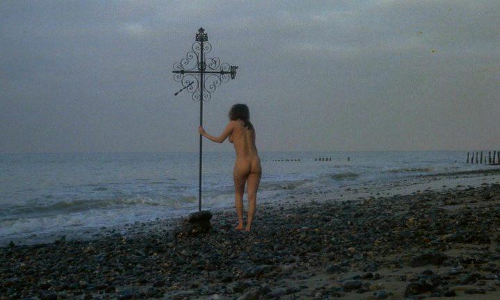 Кадр из фильма Железная роза / La rose de fer (1973)