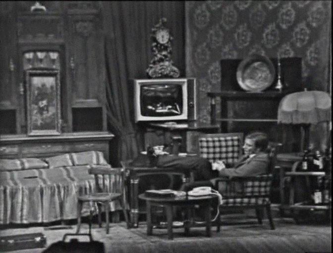 Кадр из фильма Маленькие комедии большого дома (1974)