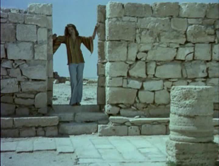 Кадр из фильма Трое и одна / Shlosha V'achat (1974)