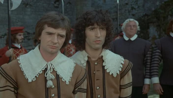 Кадр из фильма Четыре мушкетера Шарло + Четверо против кардинала / Les Charlots contre Dracula (1974)