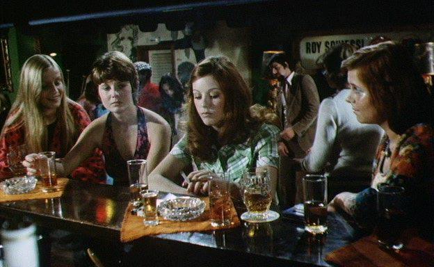 Кадр из фильма Когда крепкие груди выпрыгивают наружу / Wenn die prallen Möpse hüpfen (1974)
