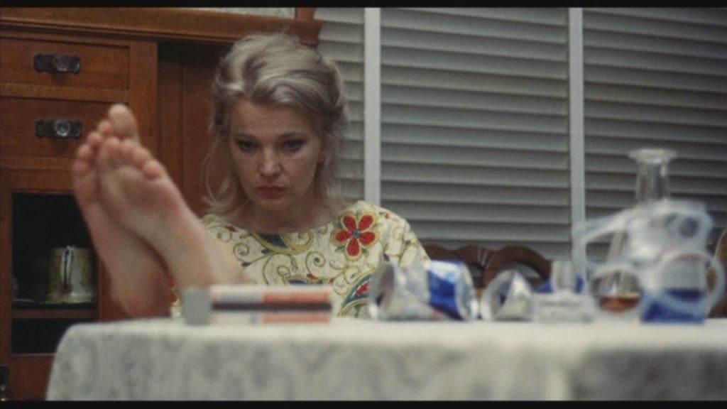 Кадр из фильма Женщина не в себе / A Woman Under the Influence (1974)