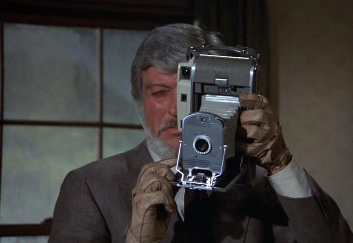 Кадр из фильма Коломбо: Смерть в объективе / Columbo: Negative Reaction (1974)