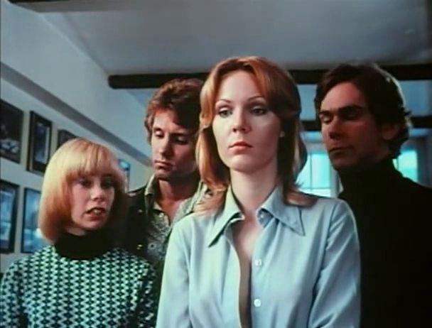 Кадр из фильма Признание молодой домохозяйки / Confessions of a Young American Housewife (1974)