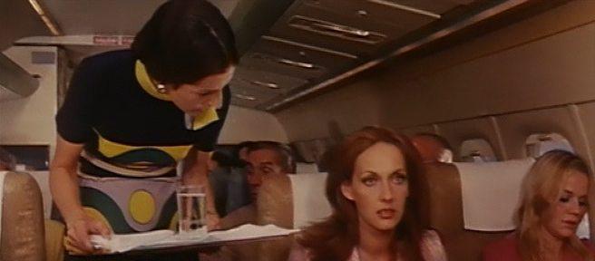 Кадр из фильма Гляди в оба / Gatti rossi in un labirinto di vetro (1975)