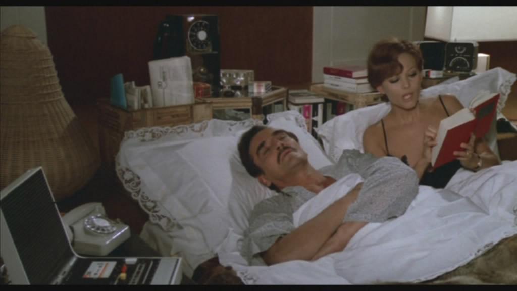 Кадр из фильма Дозор любви приходит ровно в полночь / A mezzanotte va la ronda del piacere (1975)