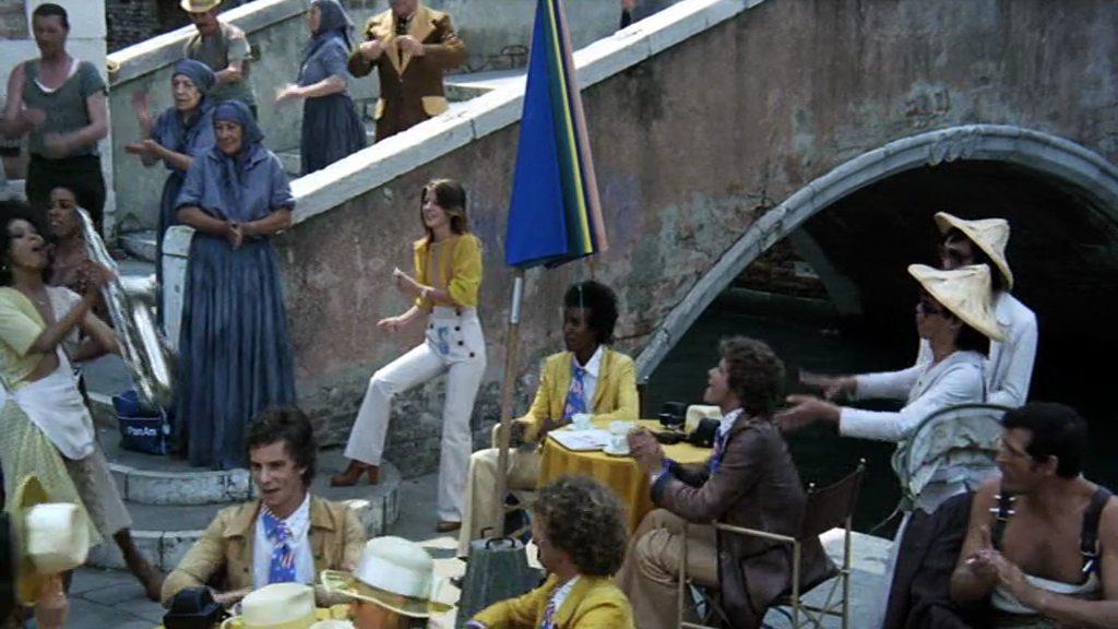 Кадр из фильма Поторопись, пока не вернулась жена / Yuppi Du (1975)