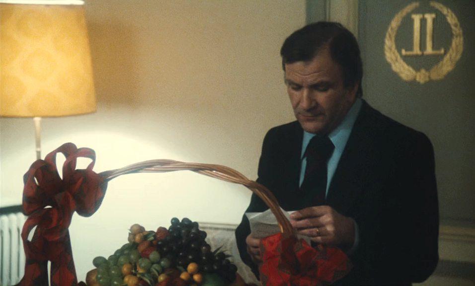 Кадр из фильма Розовый телефон / Le téléphone rose (1975)