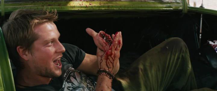 Кадр из фильма 100 кровавых акров / 100 Bloody Acres (2012)