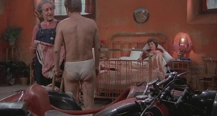 Кадр из фильма Берегись шута / Attenti al buffone (1975)