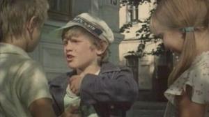 Кадры из фильма Про дракона на балконе, про ребят и самокат (1976)