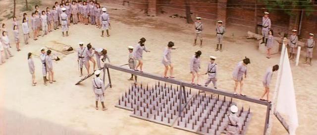Кадр из фильма Жестокая пытка в лагере для женщин-военнопленных / Da nu ji zhong ying (1976)