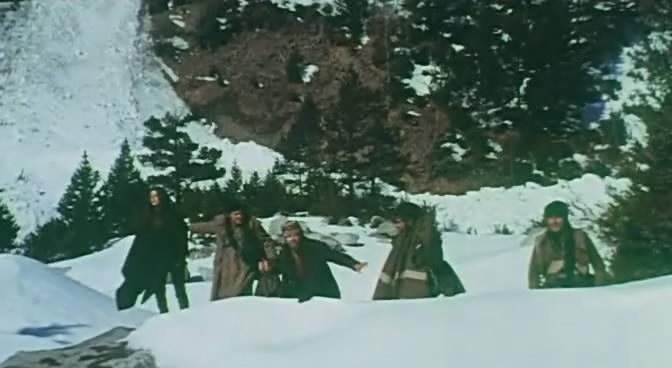 Кадр из фильма Приговорённые к пожизненному / Condenados a vivir (1972)