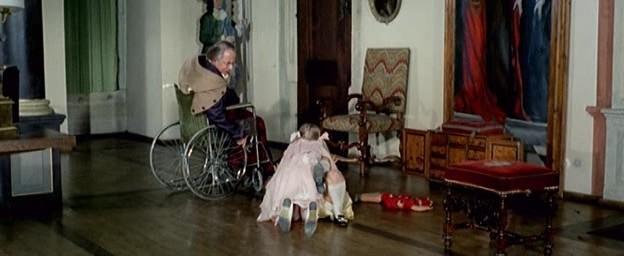 Кадр из фильма Красная Королева убивает семь раз / La dama rossa uccide sette volte (1972)