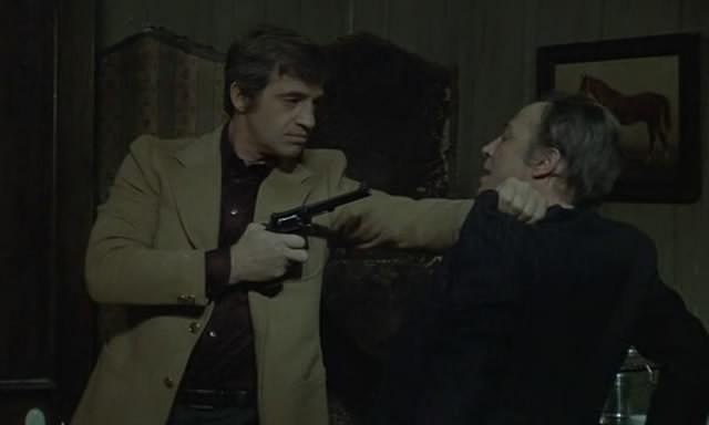 Кадр из фильма Частный детектив / L'alpagueur (1976)