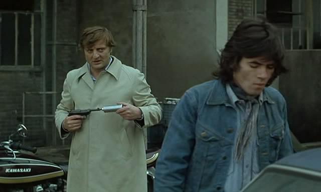 Кадр из фильма Частный детектив / L'alpagueur (1976)
