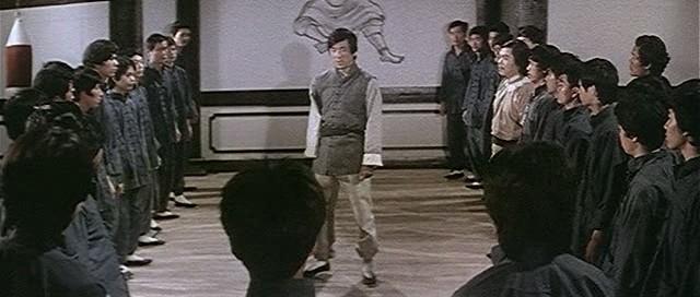 Кадр из фильма Повелитель летающей гильотины / Du bi quan wang da po xue di zi (1976)