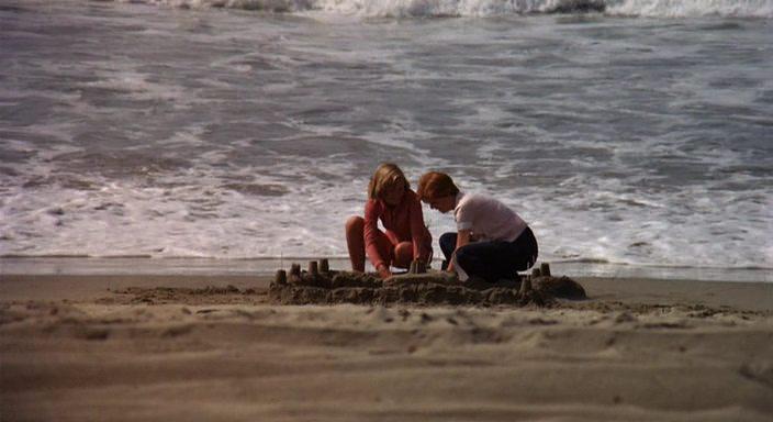 Кадр из фильма Спасатель / Lifeguard (1976)