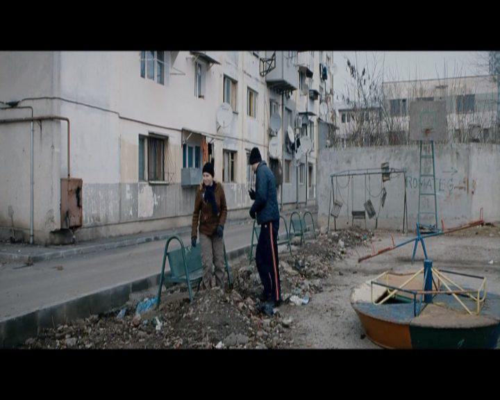 Кадр из фильма За холмами / Dupa dealuri (2012)