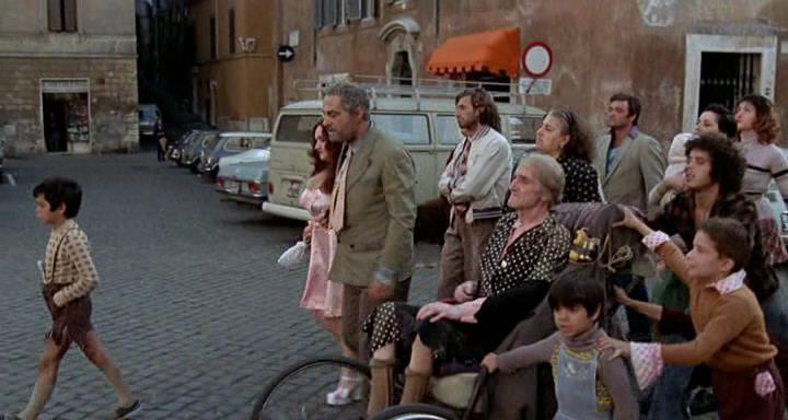 Кадр из фильма Отвратительные, грязные, злые / Brutti, sporchi e cattivi (1976)