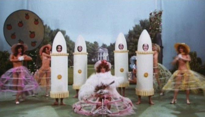 Кадр из фильма Первый нудистский мюзикл / The First Nudie Musical (1976)