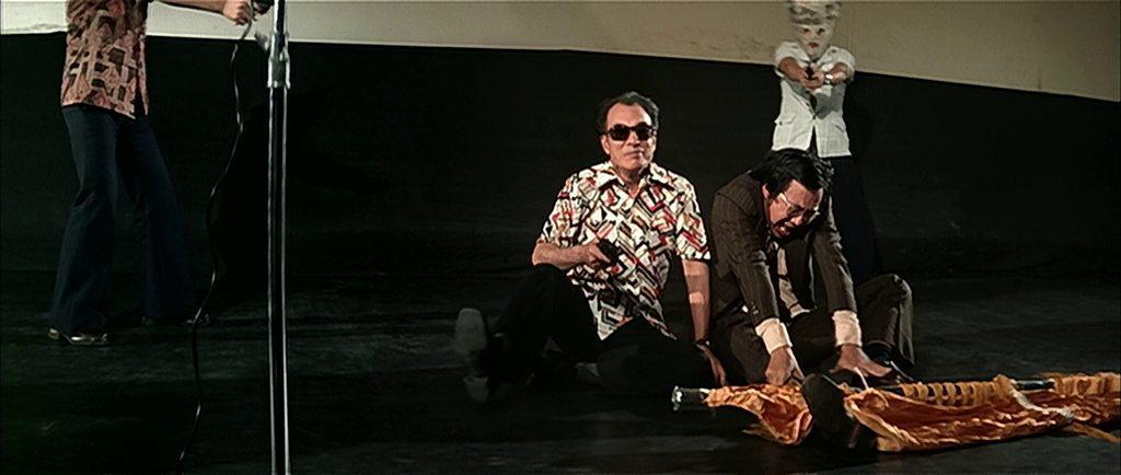 Кадр из фильма Частные детективы / Ban jin ba liang (1976)