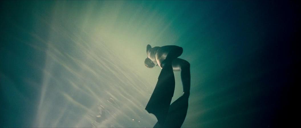 Кадр из фильма Заклинательница акул / Dark Tide (2012)
