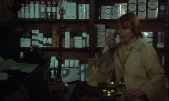 Кадр из фильма Нежный полицейский / Tendre poulet (1977)