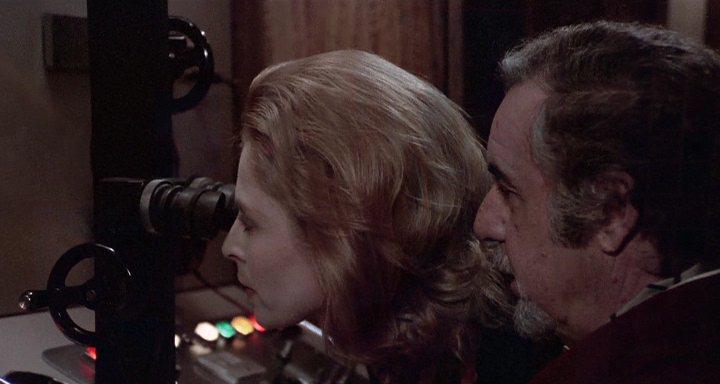 Кадр из фильма Глаза за стеной / L'occhio dietro la parete (1977)