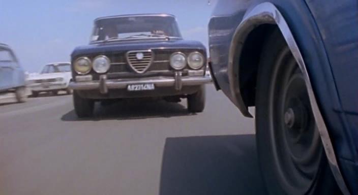 Кадр из фильма Мятежный Неаполь / Napoli si ribella (1977)