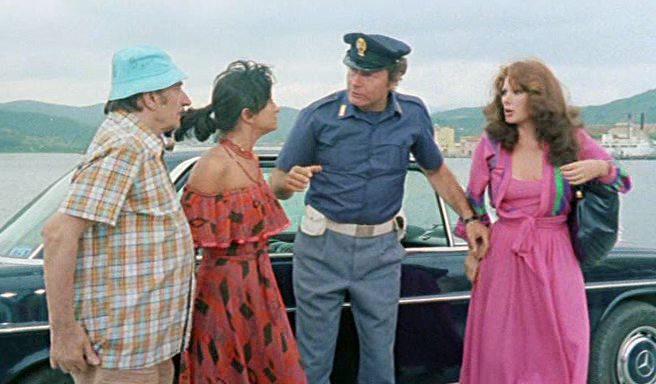 Кадр из фильма Медсестра на военном обходе / La soldatessa alla visita militare (1977)