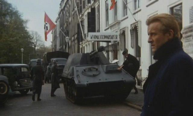 Кадр из фильма Солдаты королевы / Soldaat van Oranje (1977)