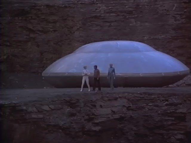 Кадр из фильма Вторжение звездных кораблей / Starship Invasions (1977)