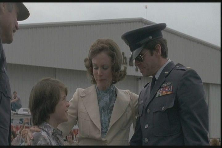 Кадр из фильма Раскаты грома / Rolling Thunder (1977)