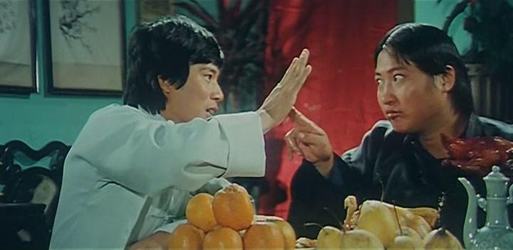 Кадр из фильма Грязный тигр, сумасшедшая лягушка / Lao hu tian ji (1978)