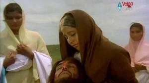 Кадры из фильма Океан милости / Karunamayudu (1978)