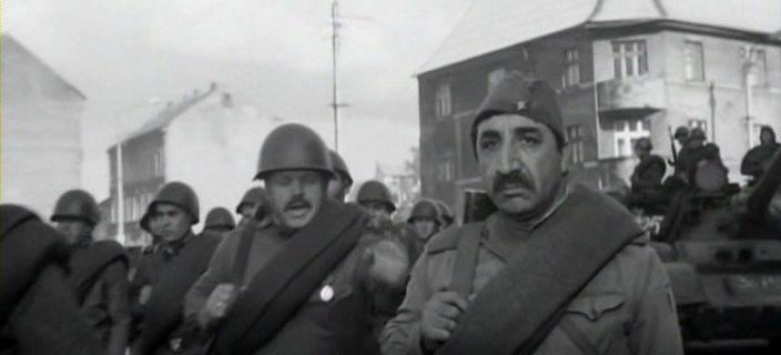 Кадр из фильма Солдат и слон (1978)