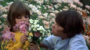 Кадры из фильма Осторожно, смотрят дети / Attention, les enfants regardent (1978)