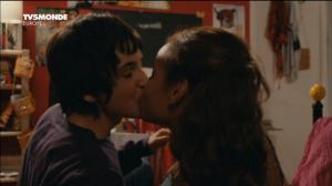 Кадры из фильма Первая любовь / Parle tout bas, si c'est d'amour (2012)