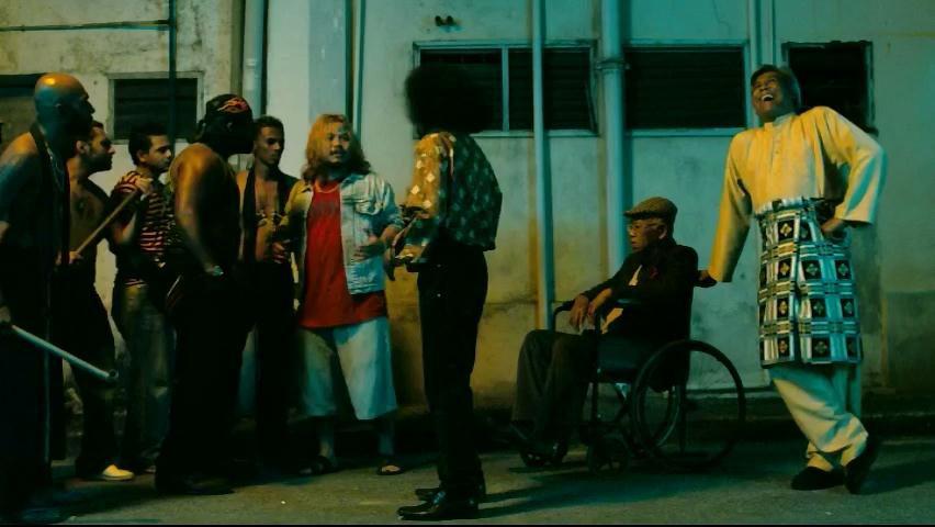 Кадр из фильма Мафиози-привидения / Hantu Gangster (2012)