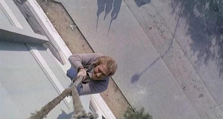 Кадр из фильма Стеснительный полицейский / Un poliziotto scomodo (1978)