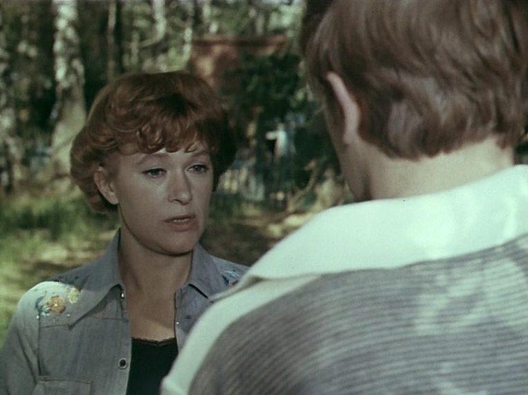 Кадр из фильма Завтрак на траве (1979)