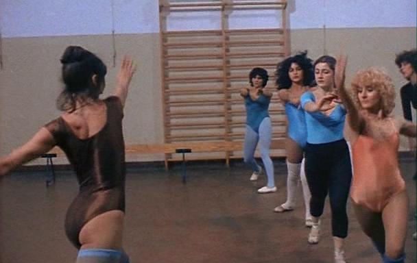Кадр из фильма Учительница обманывает… все классы / L'insegnante balla... con tutta la classe (1979)