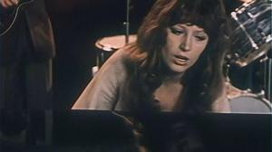 Кадры из фильма Женщина, Которая Поёт (1979)