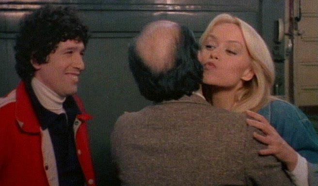Кадр из фильма Лицеистка соблазняет преподавателей / La liceale seduce i professori (1979)